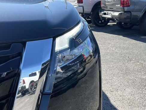 Used 2024 Nissan Pathfinder SV w/ SV Premium Package image 9