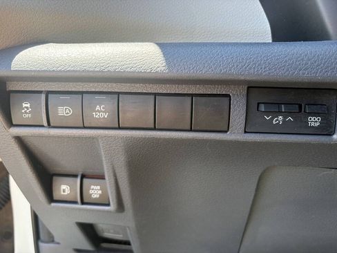 Used 2021 Toyota Sienna Limited FWD image 16