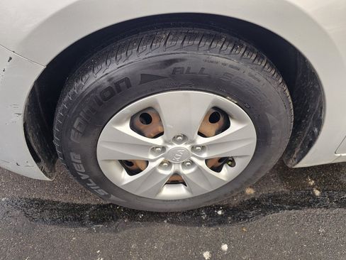 Used 2018 Kia Forte LX w/ LX Popular Package image 13