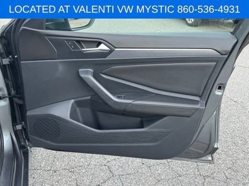 Certified 2024 Volkswagen Jetta SE w/ Panoramic Sunroof Package FWD image 28
