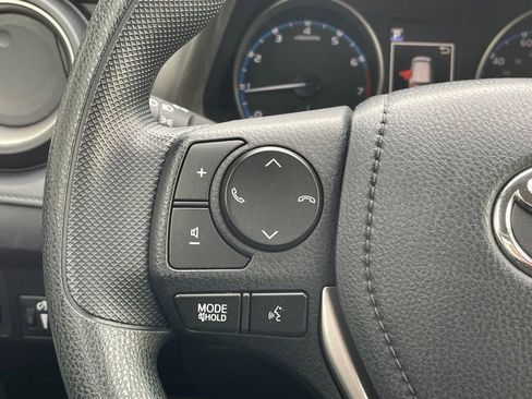 Used 2018 Toyota RAV4 LE AWD/4WD image 16