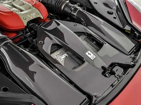 Used 2020 Ferrari 812 Superfast RWD image 21