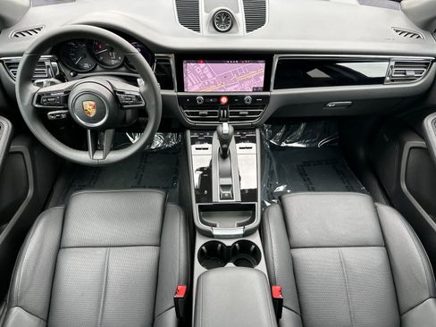 Certified 2026 Porsche Macan AWD/4WD image 6