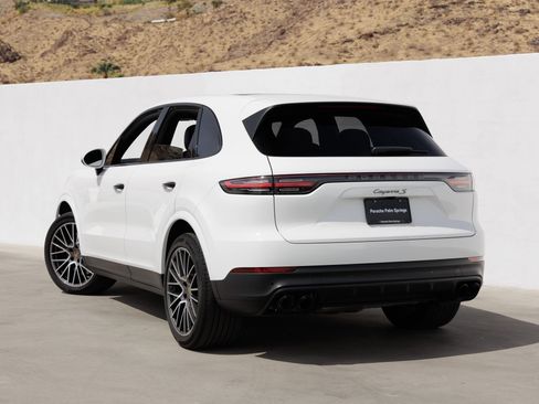 Certified 2023 Porsche Cayenne S Platinum AWD/4WD image 3
