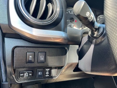 Used 2022 Toyota Tacoma Limited image 30
