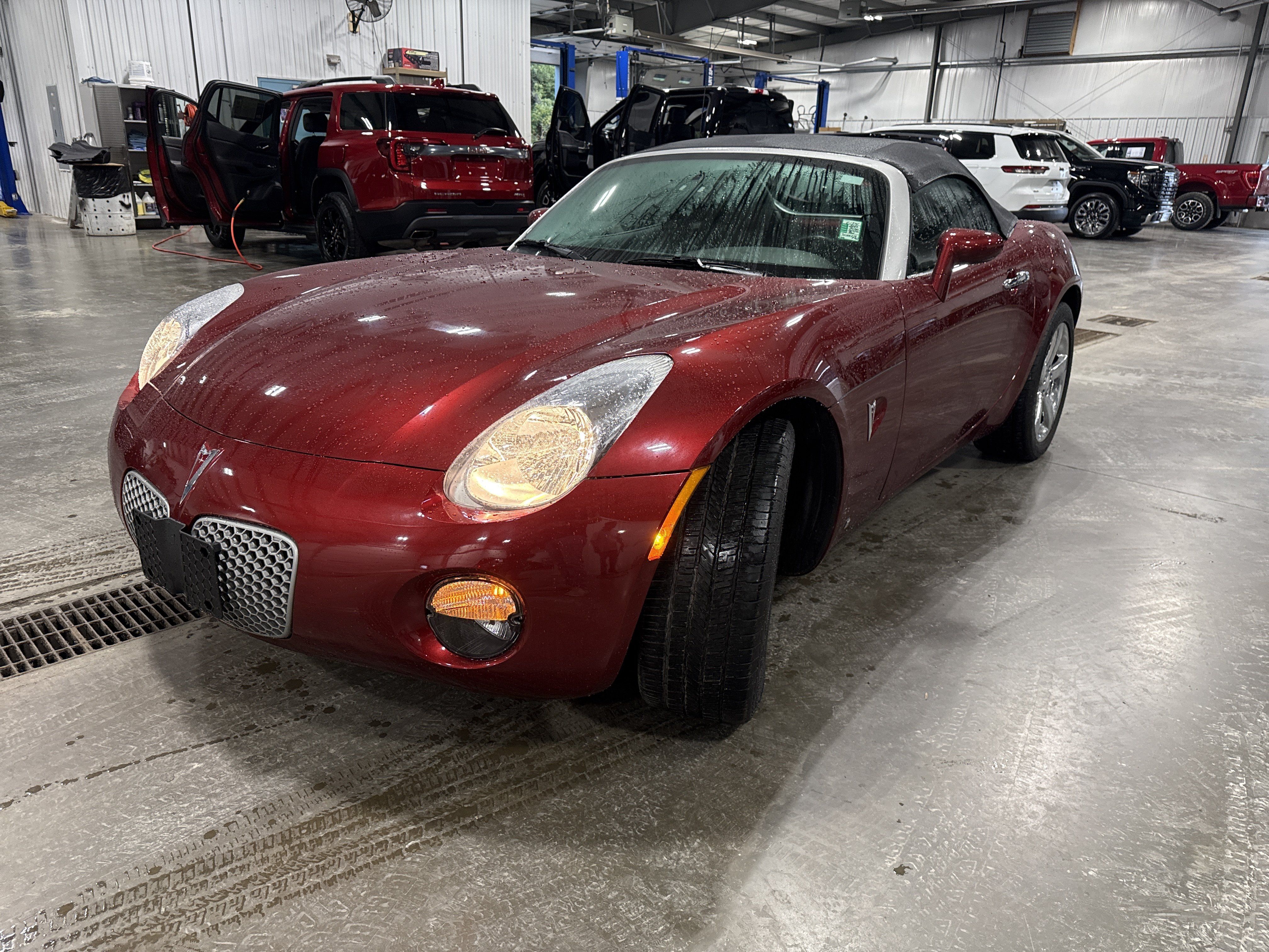 Used 2009 Pontiac Solstice Convertible w/ Premium Package RWD image 6