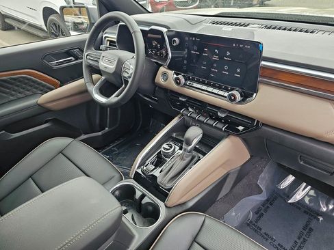 New 2026 GMC Canyon Denali w/ LPO, Black Badging Package image 10