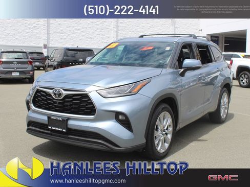 Used 2023 Toyota Highlander Limited FWD image 3