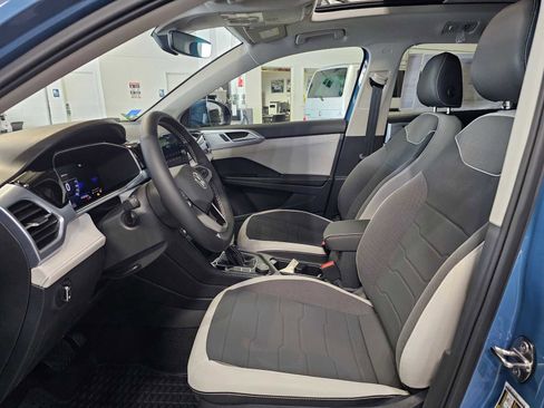 New 2025 Volkswagen Taos SE image 20