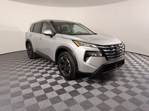 Used 2025 Nissan Rogue SV AWD/4WD image 5
