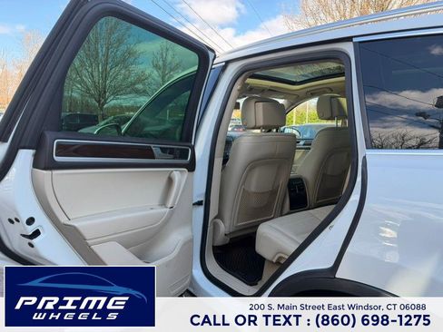 Used 2016 Volkswagen Touareg Lux image 11