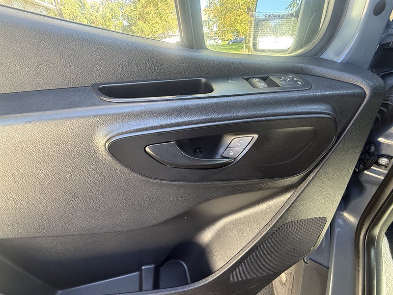 Used 2019 Mercedes-Benz Sprinter 144 image 25