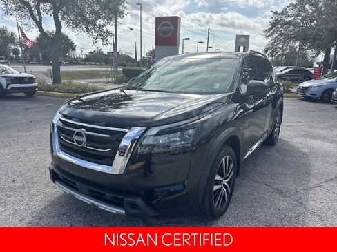 Certified 2025 Nissan Pathfinder Platinum image 2