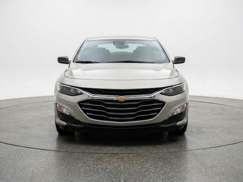 Used 2024 Chevrolet Malibu LT FWD image 2