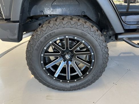 Used 2018 Jeep Wrangler Unlimited Sport S image 38