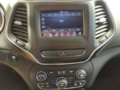 Used 2019 Jeep Cherokee Latitude Plus AWD/4WD image 25