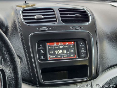 Used 2018 Dodge Journey SE image 21