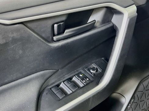 Used 2019 Toyota RAV4 LE w/ All Weather Liner Package AWD/4WD image 17