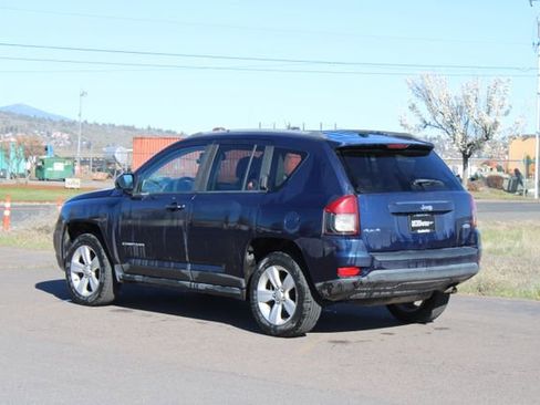 Used 2016 Jeep Compass Latitude image 3