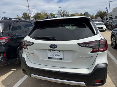 Used 2025 Subaru Outback Limited image 3