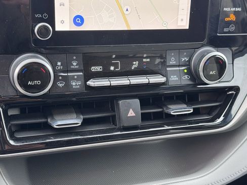 Used 2023 Toyota Highlander LE image 27