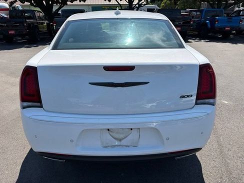Used 2021 Chrysler 300 Touring L RWD image 5