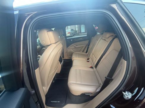 Used 2019 Porsche Cayenne AWD/4WD image 22