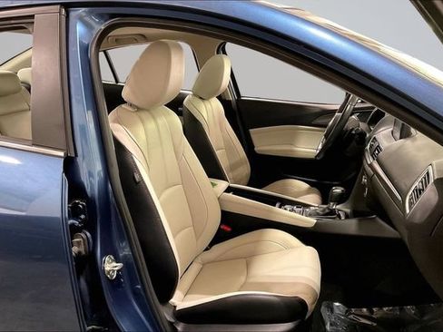 Used 2018 MAZDA MAZDA3 Grand Touring w/ Premium Equipment Package FWD image 7