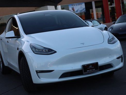 Used 2021 Tesla Model Y Long Range AWD/4WD image 2