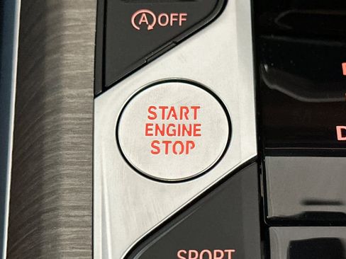 Used 2025 BMW 330i Sedan w/ Premium Package image 22