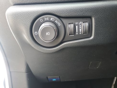 New 2026 Chrysler Pacifica Select image 19