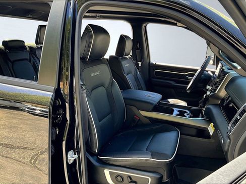 New 2026 RAM 1500 Laramie AWD/4WD image 8
