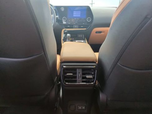 Used 2024 Lexus NX 250 FWD image 33