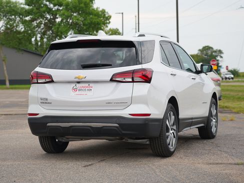 Used 2023 Chevrolet Equinox Premier AWD/4WD image 3