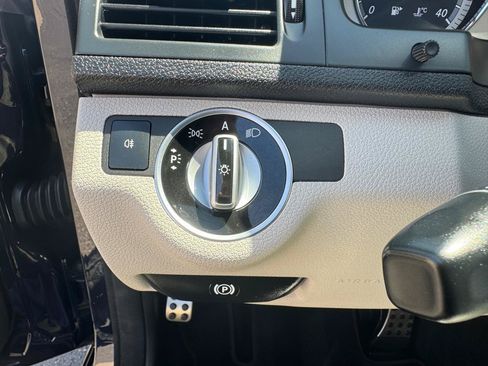 Used 2011 Mercedes-Benz C 300 Sedan image 32
