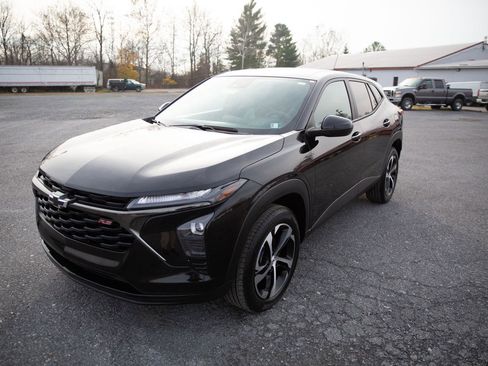 Certified 2024 Chevrolet Trax RS w/ Driver Confidence Package image 8