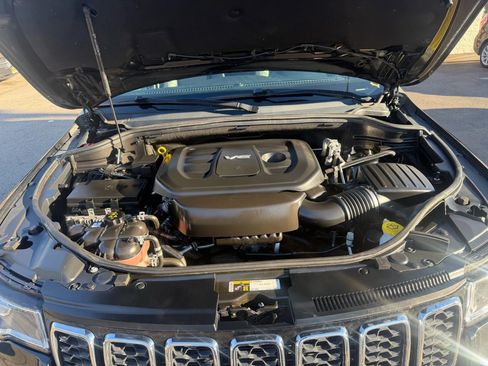 Used 2019 Jeep Grand Cherokee Limited AWD/4WD image 24