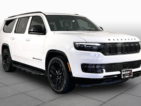 Used 2024 Jeep Wagoneer L Series II AWD/4WD image 3