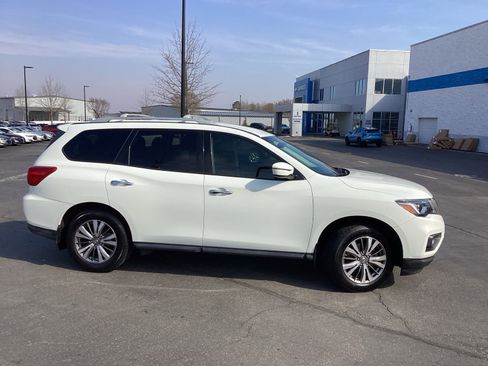 Used 2018 Nissan Pathfinder S image 5