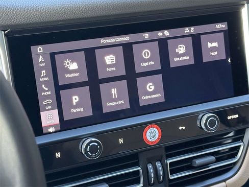 Used 2025 Porsche Macan image 27