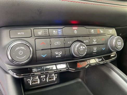 Used 2023 Dodge Durango GT image 6