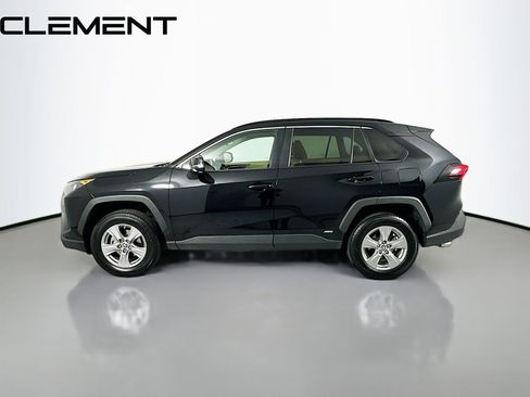 Used 2022 Toyota RAV4 LE image 4