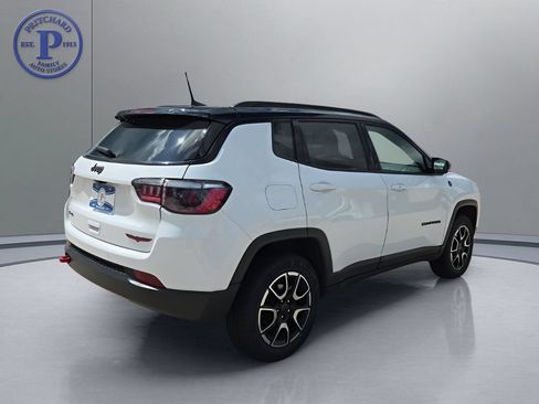 Used 2025 Jeep Compass Trailhawk AWD/4WD image 7