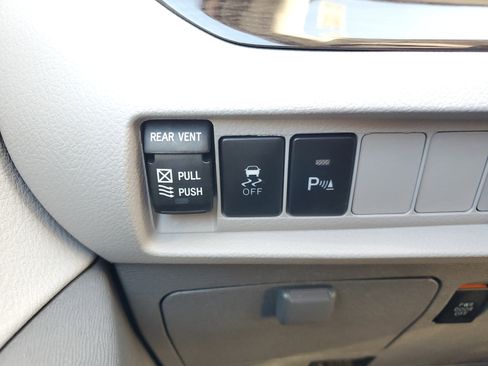 Used 2019 Toyota Sienna L image 26