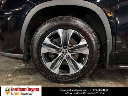 Used 2023 Toyota Highlander XLE AWD/4WD image 9