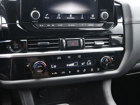 Used 2025 Nissan Pathfinder SV FWD image 17