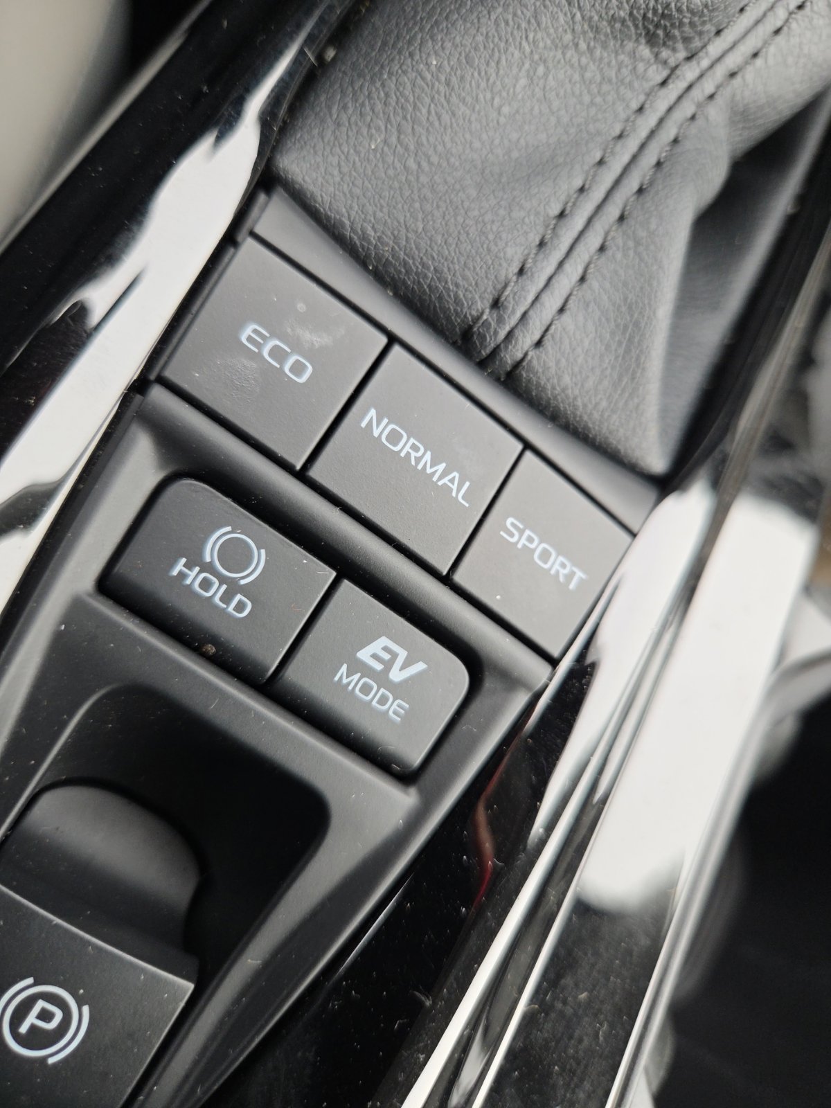 Used 2025 Toyota Camry XLE FWD image 29