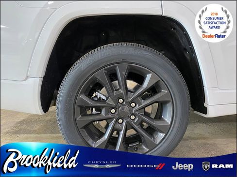 New 2026 Jeep Grand Cherokee L Limited AWD/4WD image 9