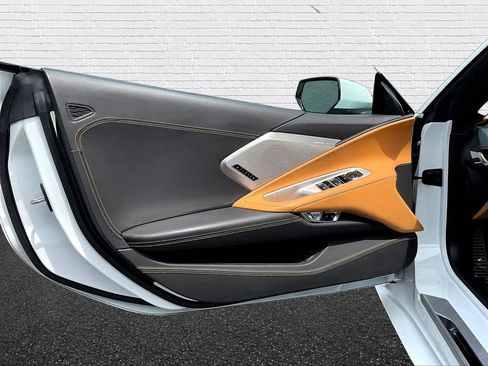 Used 2023 Chevrolet Corvette Stingray Premium Conv w/ Z51 Performance Package RWD image 15