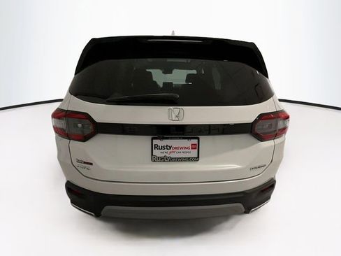 Used 2025 Honda Pilot Touring image 5
